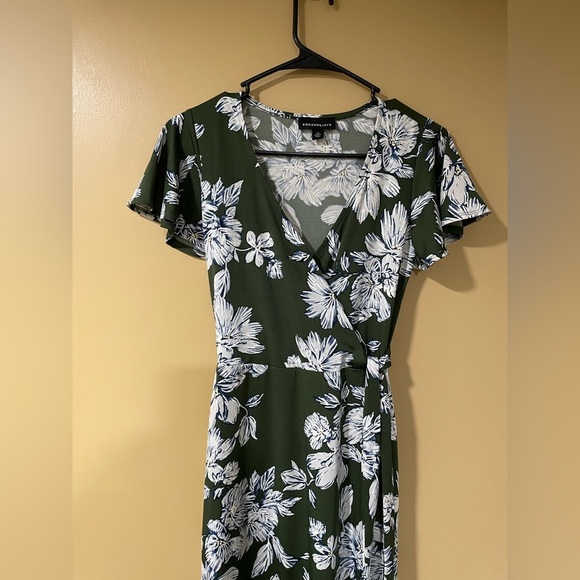 Chic Floral Maxi Dress in Dark Green and White NWOT - Picture 7 of 8